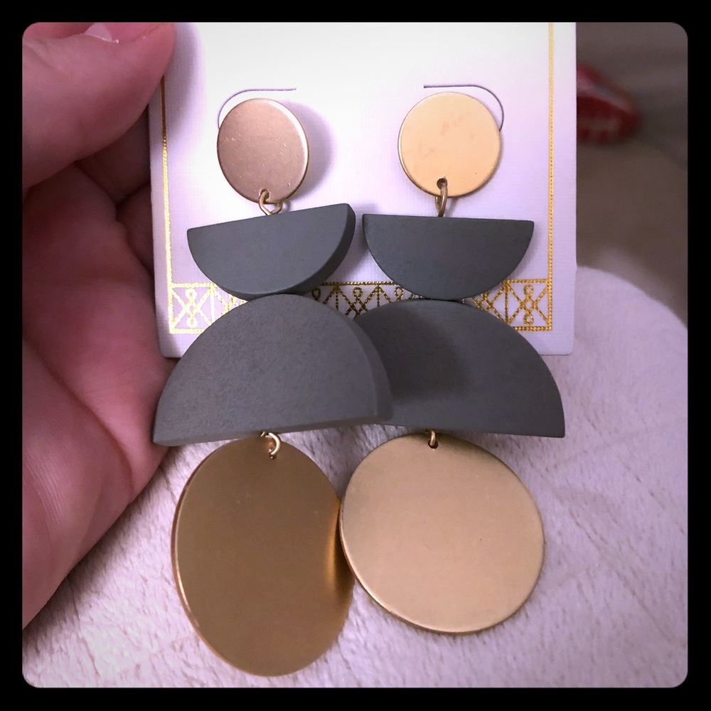 Dangling artsy and elegant earrings. New